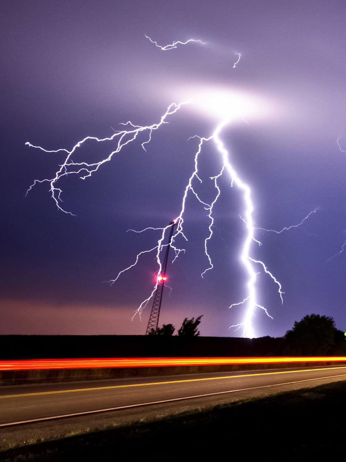 【PS笔刷】摄影师 Joel Grimes 18个雪和闪电PS笔刷 Snow and Lightning